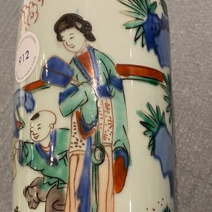 A Chinese wucai rouleau 'playing boys' vase, Transitional period — 照片 17