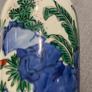 A Chinese wucai rouleau 'playing boys' vase, Transitional period — 照片 23