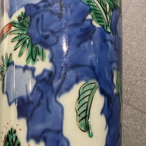 A Chinese wucai rouleau 'playing boys' vase, Transitional period — 照片 24