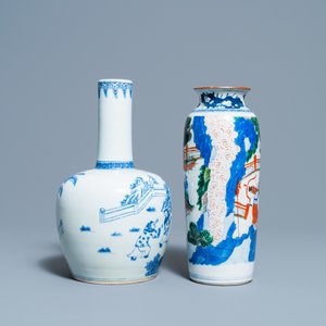 A Chinese wucai rouleau vase and a blue, white and copper-red vase, 19/20th C. — photo 4