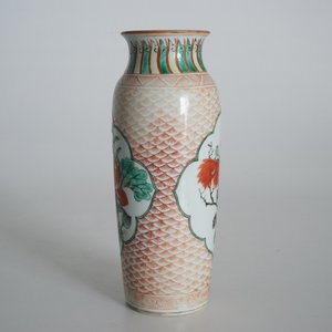A Chinese wucai rouleau vase with floral medallions, Transitional period — photo 8
