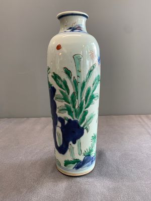A Chinese wucai 'sleeve' vase with a scholar and servants, Transitional period — photo 4