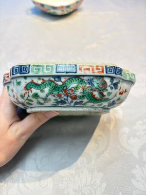 A Chinese wucai square box and cover with dragon and peony design, Wanli mark, 19/20th C. — photo 16