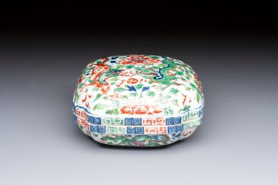 A Chinese wucai square box and cover with dragon and peony design, Wanli mark, 19/20th C.