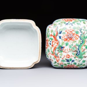 A Chinese wucai square box and cover with dragon and peony design, Wanli mark, 19/20th C. — photo 6