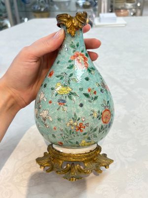 A Chinese wucai square covered container, a gilt bronze-mounted famille verte vase and a Canton famille verte bottle vase, Kangxi and later — photo 11