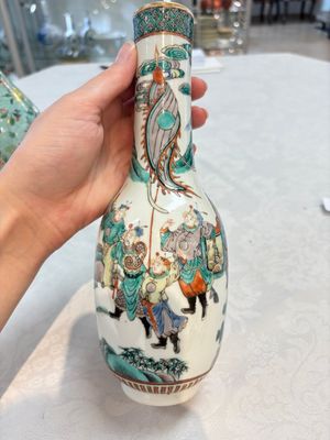A Chinese wucai square covered container, a gilt bronze-mounted famille verte vase and a Canton famille verte bottle vase, Kangxi and later — photo 3