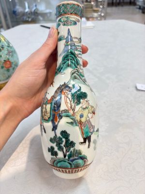 A Chinese wucai square covered container, a gilt bronze-mounted famille verte vase and a Canton famille verte bottle vase, Kangxi and later — photo 4
