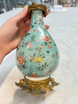 A Chinese wucai square covered container, a gilt bronze-mounted famille verte vase and a Canton famille verte bottle vase, Kangxi and later — photo 8