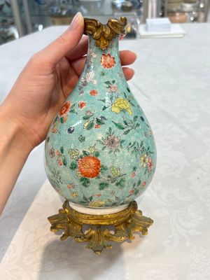 A Chinese wucai square covered container, a gilt bronze-mounted famille verte vase and a Canton famille verte bottle vase, Kangxi and later — photo 9