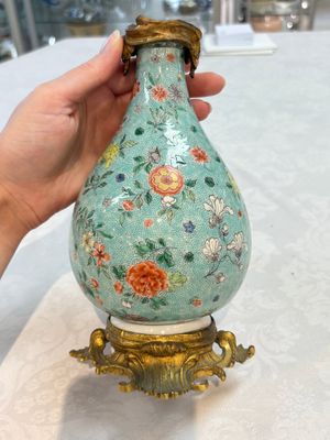 A Chinese wucai square covered container, a gilt bronze-mounted famille verte vase and a Canton famille verte bottle vase, Kangxi and later — photo 10
