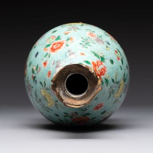 A Chinese wucai square covered container, a gilt bronze-mounted famille verte vase and a Canton famille verte bottle vase, Kangxi and later — photo 12