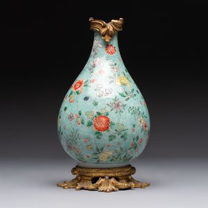 A Chinese wucai square covered container, a gilt bronze-mounted famille verte vase and a Canton famille verte bottle vase, Kangxi and later — photo 9