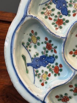 A Chinese wucai sweetmeat dish with floral design, Wanli — 照片 3