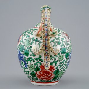 A Chinese wucai teapot with a dragon handle, Republic, early 20th C. — photo 4