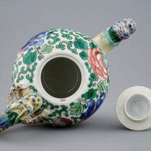 A Chinese wucai teapot with a dragon handle, Republic, early 20th C. — photo 5