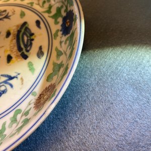 A Chinese wucai 'two boys' dish, Wanli mark and of the period — photo 5