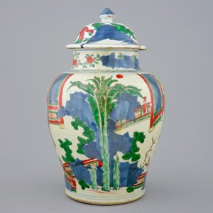 A Chinese wucai vase and cover, Transitional period, 1620-1683 — photo 4