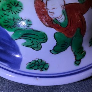 A Chinese wucai vase and cover, Transitional period — 照片 12