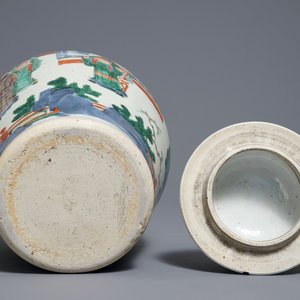 A Chinese wucai vase and cover, Transitional period — 照片 6