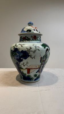 A Chinese wucai vase and cover with court ladies and playing boys, Transitional period — photo 3