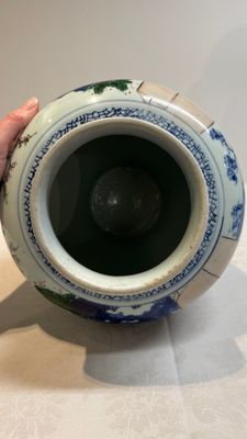 A Chinese wucai vase and cover with court ladies and playing boys, Transitional period — photo 9