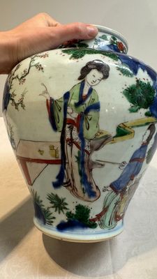 A Chinese wucai vase and cover with court ladies and playing boys, Transitional period — photo 10