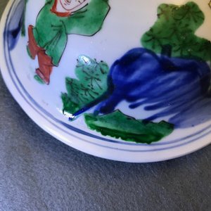 A Chinese wucai vase and cover with figures in a garden, seal mark, Transitional period — 照片 21
