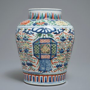A Chinese wucai vase with buddhist emblems, Transitional period, Chongzhen/Shunzhi — photo 4