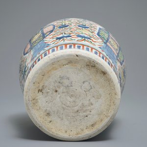 A Chinese wucai vase with buddhist emblems, Transitional period, Chongzhen/Shunzhi — photo 6