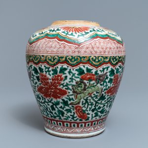 A Chinese wucai vase with buddhist lions and peonies, Transitional period — 照片 2
