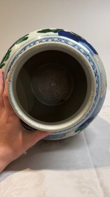 A Chinese wucai vase with court ladies and playing boys, Transitional period — 照片 11