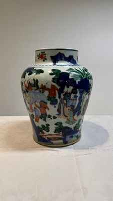 A Chinese wucai vase with court ladies and playing boys, Transitional period — 照片 3
