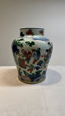A Chinese wucai vase with court ladies and playing boys, Transitional period — 照片 4