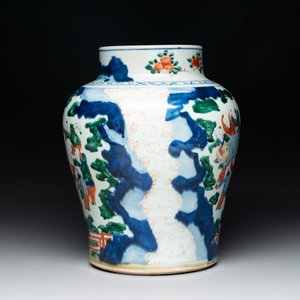 A Chinese wucai vase with court ladies and playing boys, Transitional period — 照片 4