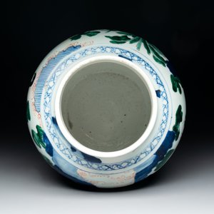 A Chinese wucai vase with court ladies and playing boys, Transitional period — 照片 5