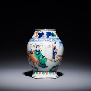 A Chinese wucai vase with figures and calligraphy, 19th C. — 照片 1