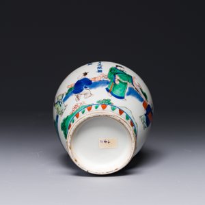A Chinese wucai vase with figures and calligraphy, Transitional period — 照片 6
