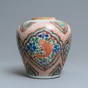 A Chinese wucai vase with fish, Transitional period — photo 2