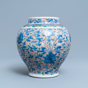 A Chinese wucai vase with floral design, Transitional period — 照片 4