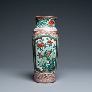 A Chinese wucai vase with floral panels, Transitional period — photo 2