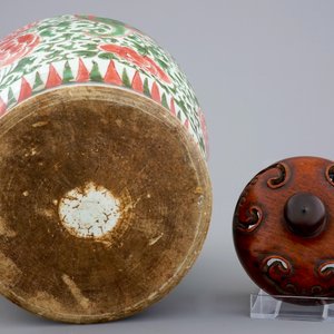 A Chinese wucai vase with foo dogs, Transitional period, 1620-1683 — 照片 6
