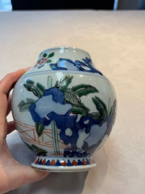A Chinese wucai vase with narrative design, 19th C. — photo 2