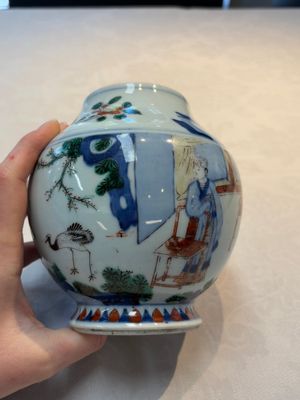 A Chinese wucai vase with narrative design, 19th C. — photo 4