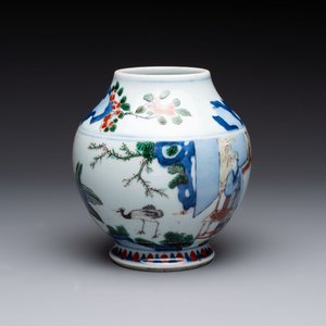 A Chinese wucai vase with narrative design, 19th C. — photo 2