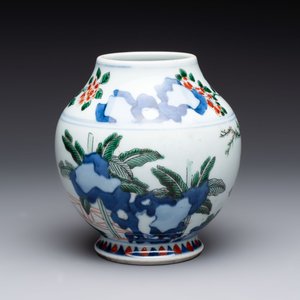 A Chinese wucai vase with narrative design, 19th C. — photo 3