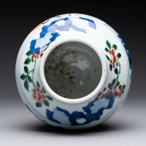 A Chinese wucai vase with narrative design, 19th C. — photo 5