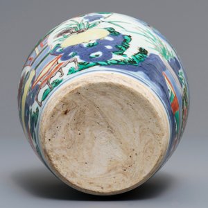 A Chinese wucai vase with vases in a garden, Transitional period — 照片 6