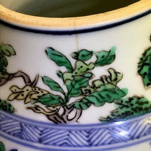 A Chinese wucai vase with vases in a garden, Transitional period — 照片 7