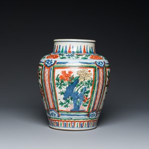A Chinese wucai vase with wooden cover, Transitional period — 照片 3